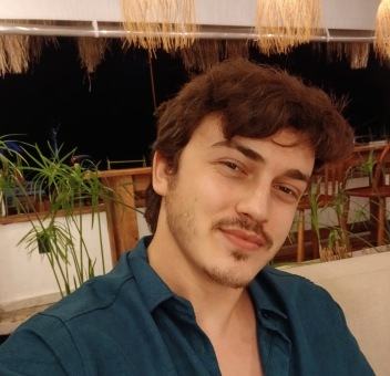 Bir Varmış Bir Yokmuş İnsan